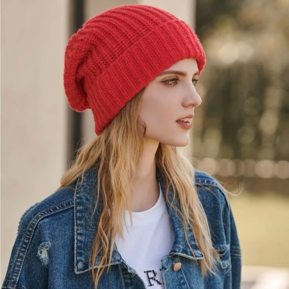 Slouchy red knitted beanie - Picture 1 of 2